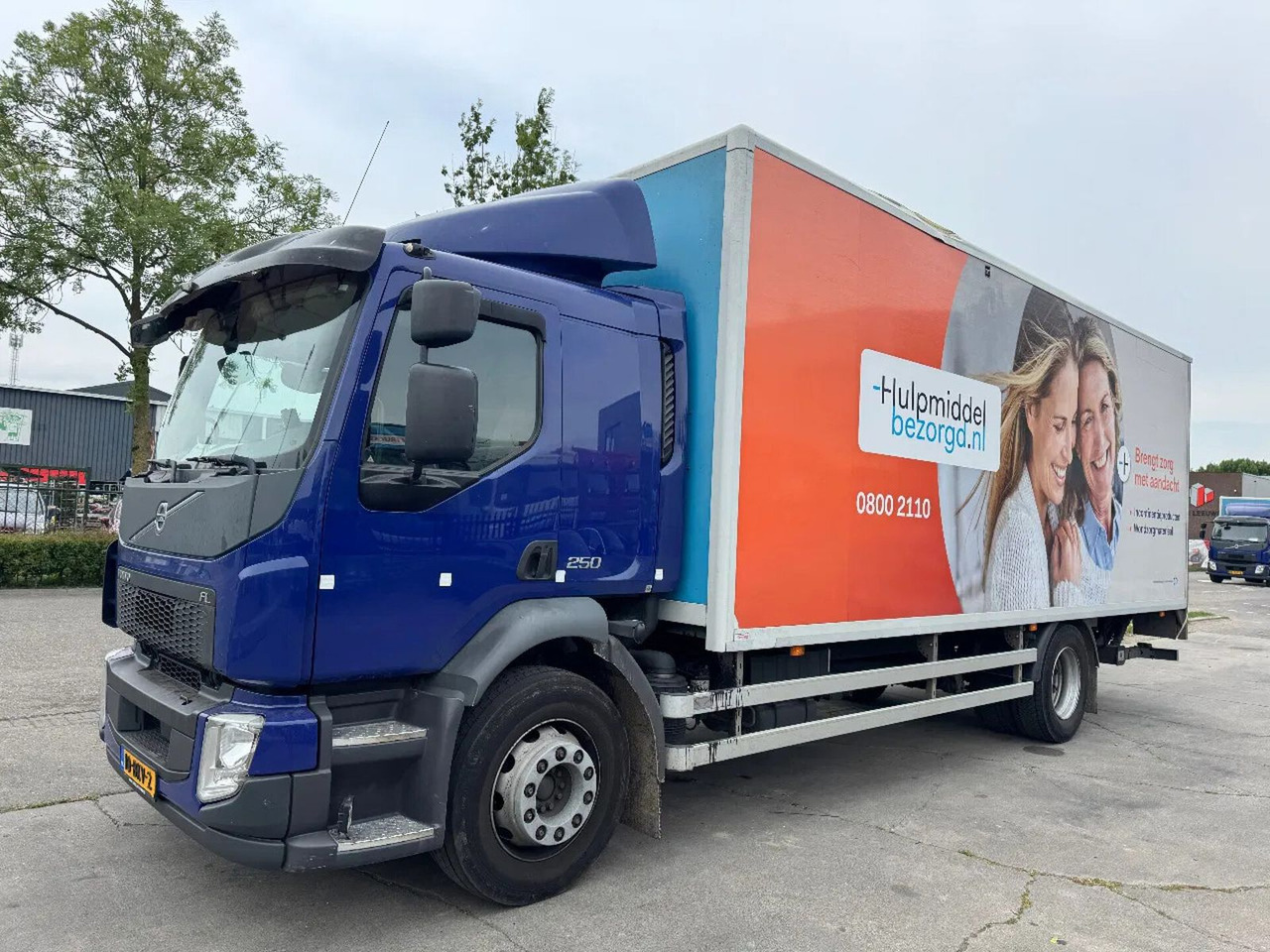 Volvo FL 250 4X2 - EURO 6 + DHOLLANDIA LIFT + TÜV 05-2 - Camion fourgon: photos 1 Volvo FL 250 4X2 - EURO 6 + DHOLLANDIA LIFT + TÜV 05-2 - Camion fourgon: photos 1