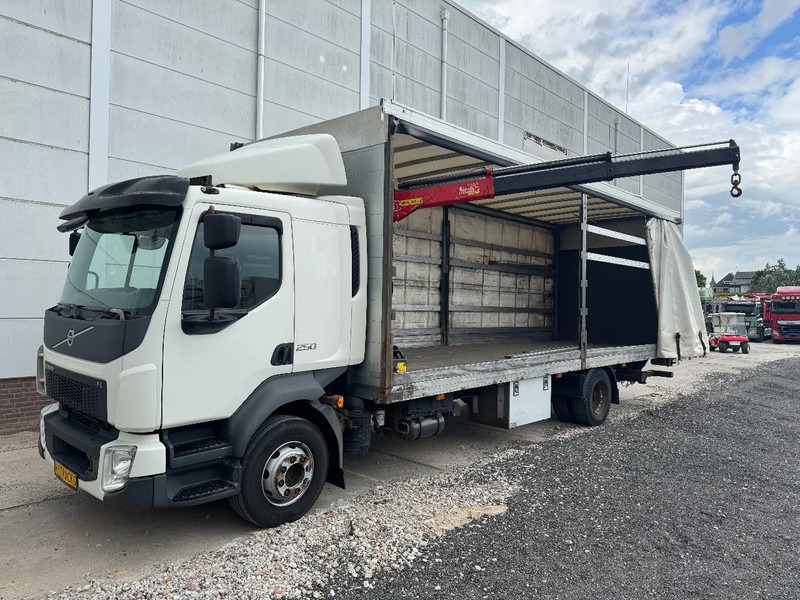Volvo FL 250 4X2 EURO 6 + FASSI MICRO M25A.12 - Camion à rideaux coulissants, Camion grue: photos 1 Volvo FL 250 4X2 EURO 6 + FASSI MICRO M25A.12 - Camion à rideaux coulissants, Camion grue: photos 1