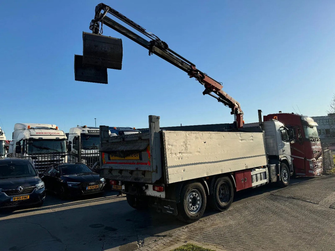 Volvo FM 330 6X2 - EURO 5 + ATLAS 126.3E A2 + REMOTE + - Camion grue: photos 5 Volvo FM 330 6X2 - EURO 5 + ATLAS 126.3E A2 + REMOTE + - Camion grue: photos 5