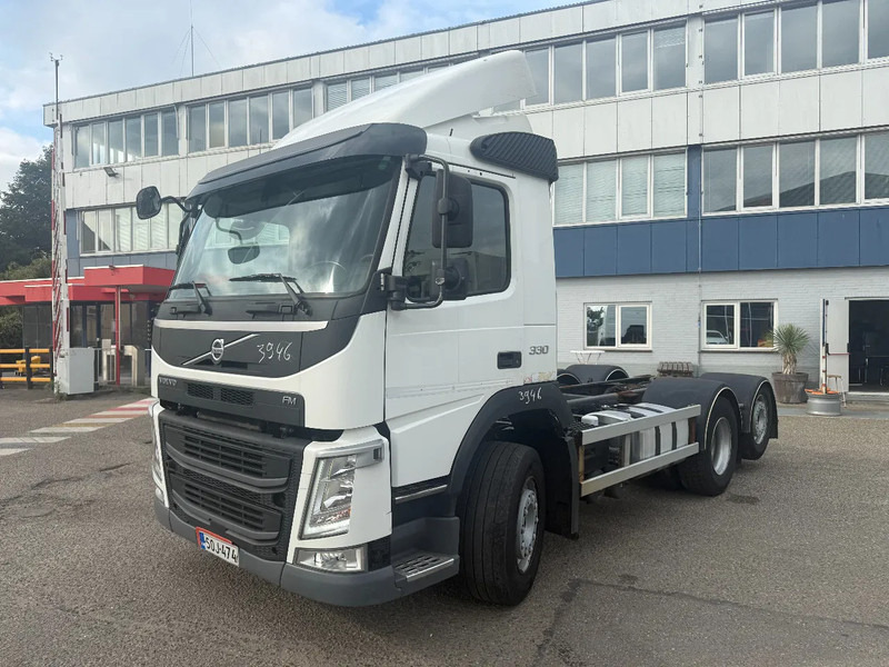 Volvo FM 330 FM 330 6X2 GESTUURD MET KM 235315 - Châssis cabine: photos 1 Volvo FM 330 FM 330 6X2 GESTUURD MET KM 235315 - Châssis cabine: photos 1