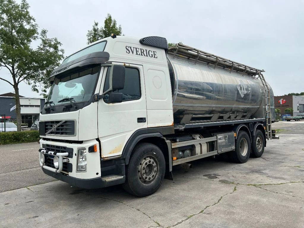 Volvo FM 440 6X2 + CHEMIE TANK - 15.000 L - 4 COMP. / - Camion citerne: photos 1 Volvo FM 440 6X2 + CHEMIE TANK - 15.000 L - 4 COMP. / - Camion citerne: photos 1