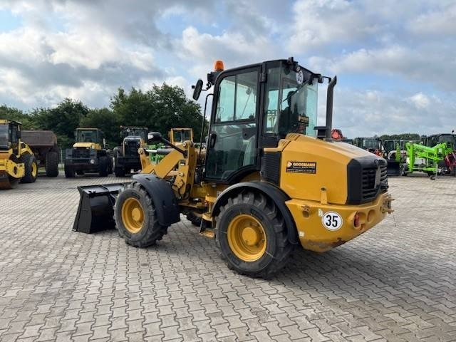 CAT 908 - Chargeuse sur pneus: photos 1 CAT 908 - Chargeuse sur pneus: photos 1