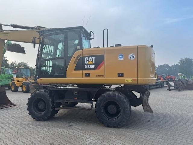 CAT M 320 F - Pelle sur pneus: photos 3 CAT M 320 F - Pelle sur pneus: photos 3