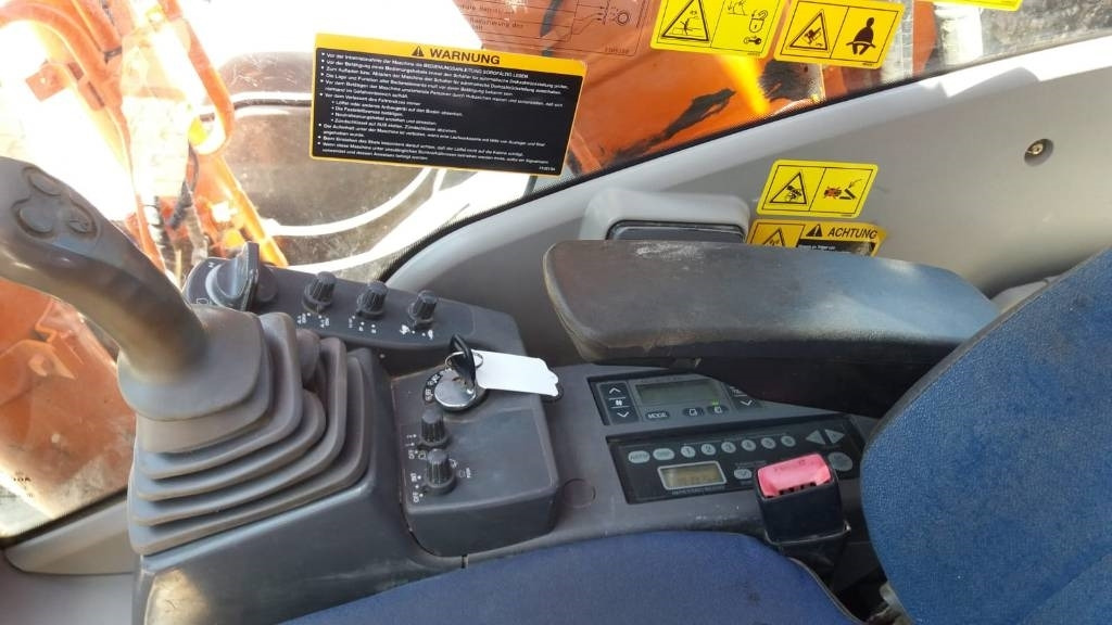 Hitachi ZX 210 LC - Pelle sur chenille: photos 5 Hitachi ZX 210 LC - Pelle sur chenille: photos 5