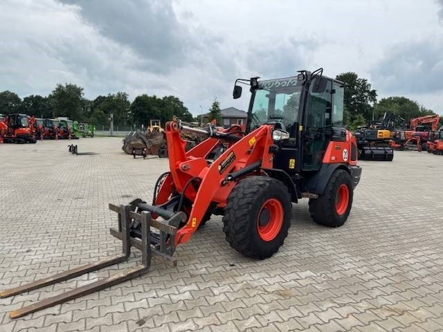 KUBOTA R090 - Chargeuse sur pneus: photos 3 KUBOTA R090 - Chargeuse sur pneus: photos 3