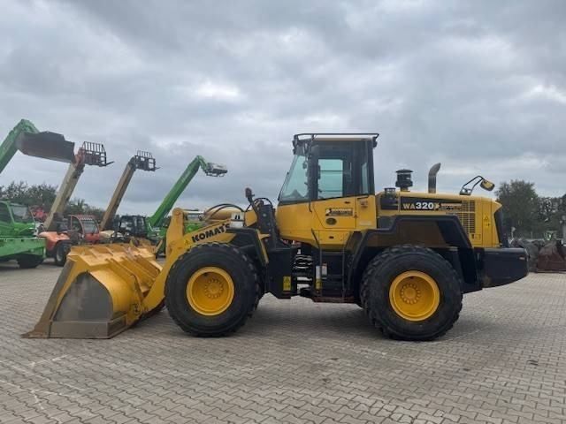 Komatsu WA 320  - Chargeuse sur pneus: photos 2 Komatsu WA 320  - Chargeuse sur pneus: photos 2