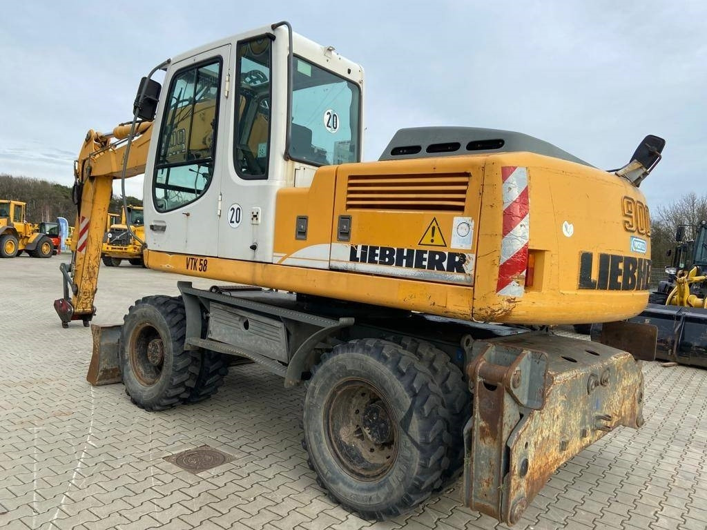 Liebherr A 900 C Litronic - Pelle sur pneus: photos 1 Liebherr A 900 C Litronic - Pelle sur pneus: photos 1