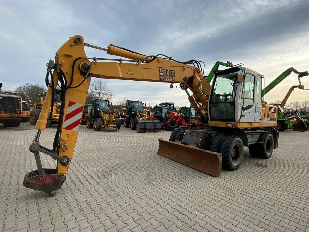 Liebherr A 900 C Litronic - Pelle sur pneus: photos 4 Liebherr A 900 C Litronic - Pelle sur pneus: photos 4