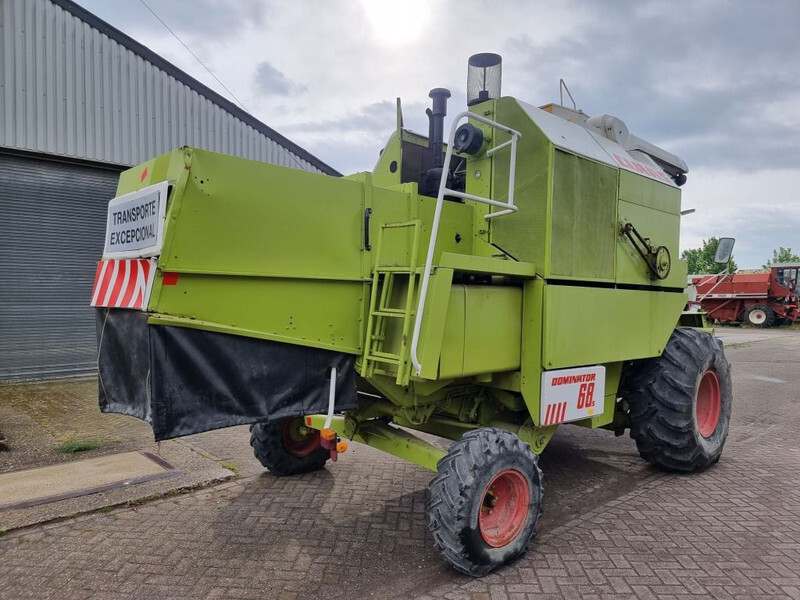 Claas Dominator 68s - Moissonneuse-batteuse: photos 5 Claas Dominator 68s - Moissonneuse-batteuse: photos 5