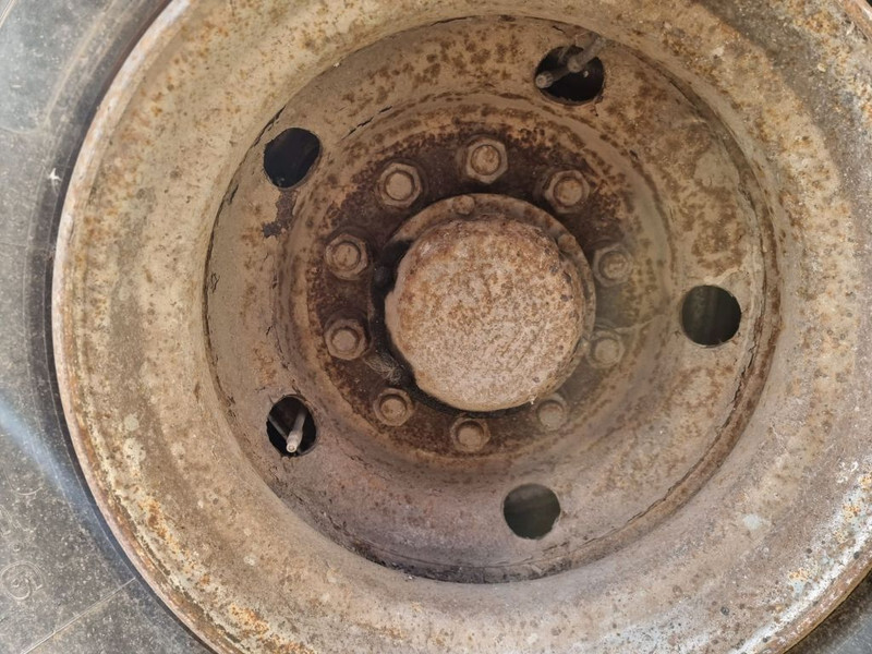 Giant 17.5 Inch - 10 Bolts - Essieu et pièces pour Camion: photos 2 Giant 17.5 Inch - 10 Bolts - Essieu et pièces pour Camion: photos 2