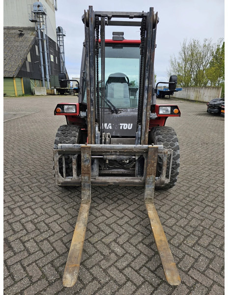 Manitou M 30-2 4ST3B - Chariot tout terrain: photos 3 Manitou M 30-2 4ST3B - Chariot tout terrain: photos 3