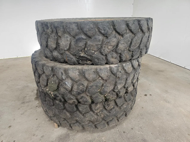 Michelin 18.00 R33 - Pneu pour Camion: photos 1 Michelin 18.00 R33 - Pneu pour Camion: photos 1