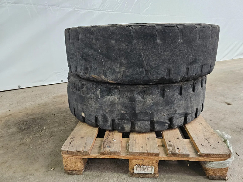 Michelin FULL RUBBER - 315/80R22.5 - Pneu pour Camion: photos 3 Michelin FULL RUBBER - 315/80R22.5 - Pneu pour Camion: photos 3