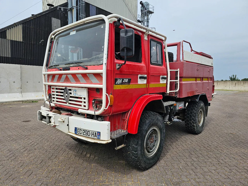 Renault M210 Arbois 3500L - Hydraulic winch - Camion de pompier: photos 1 Renault M210 Arbois 3500L - Hydraulic winch - Camion de pompier: photos 1