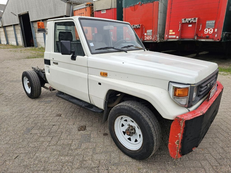 Toyota Land Cruiser LB71MOD - Véhicule utilitaire: photos 3 Toyota Land Cruiser LB71MOD - Véhicule utilitaire: photos 3