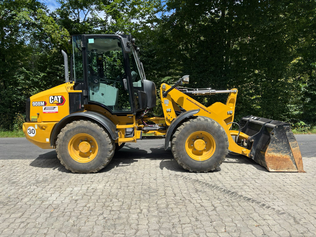 CATERPILLAR 908 M - Chargeuse sur pneus: photos 2 CATERPILLAR 908 M - Chargeuse sur pneus: photos 2
