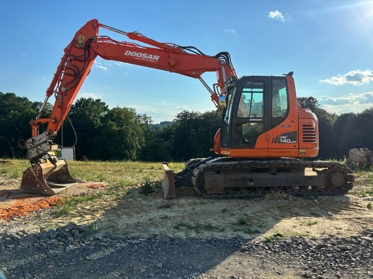 DOOSAN DX 140 LCR-3 - Pelle sur chenille: photos 1 DOOSAN DX 140 LCR-3 - Pelle sur chenille: photos 1