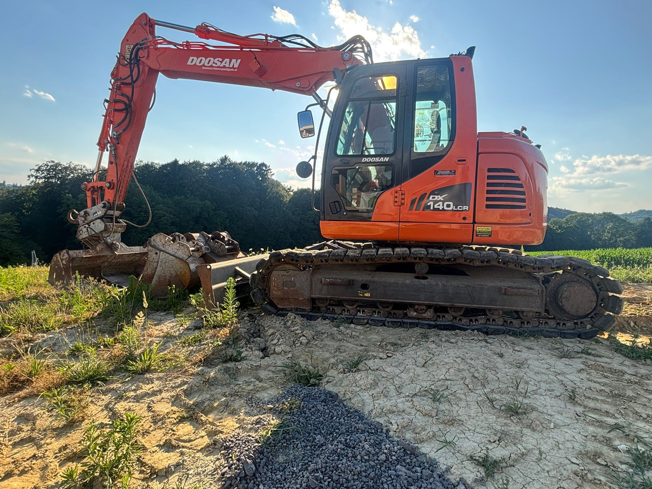 DOOSAN DX 140 LCR-3 - Pelle sur chenille: photos 4 DOOSAN DX 140 LCR-3 - Pelle sur chenille: photos 4