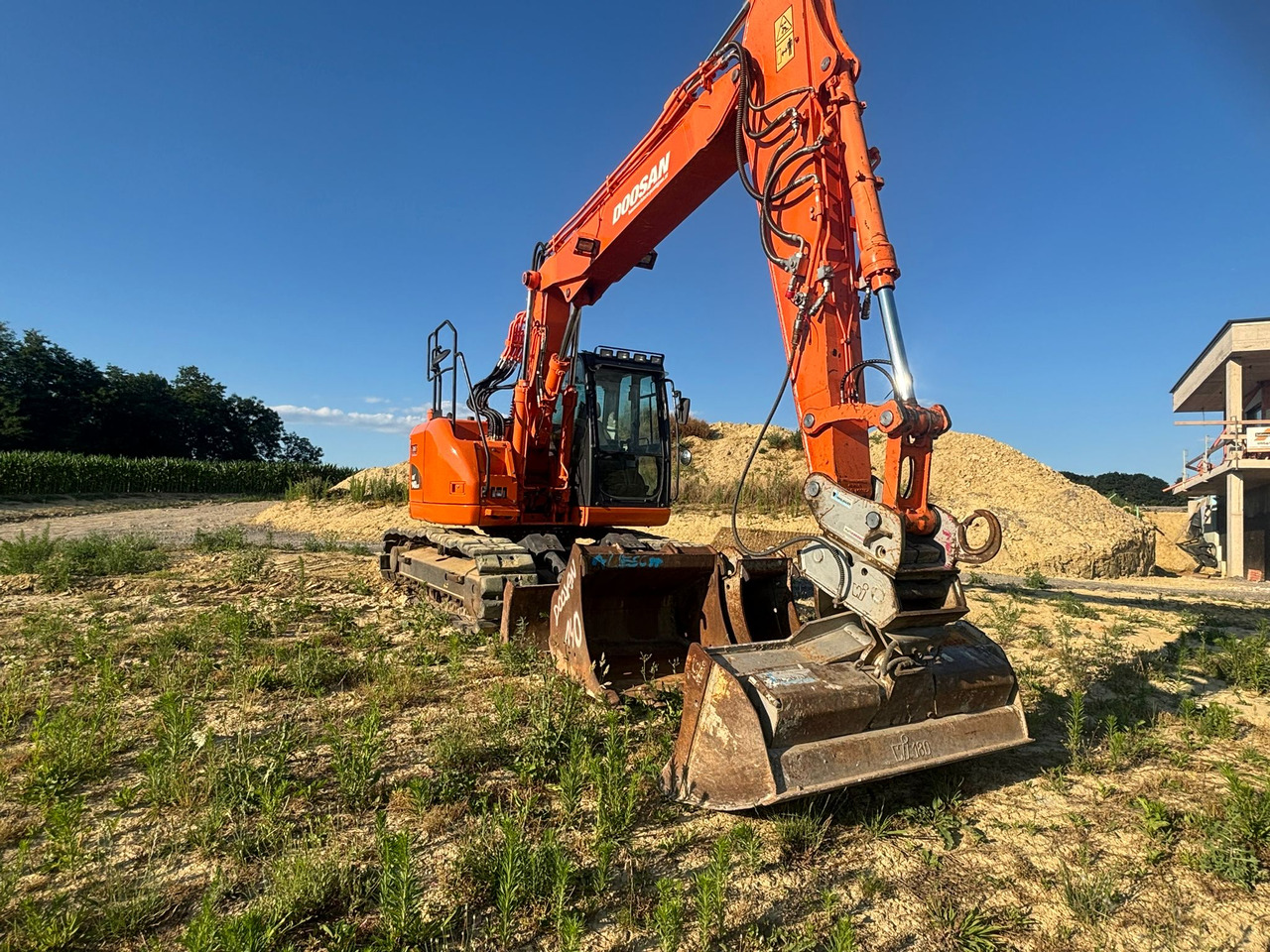 DOOSAN DX 140 LCR-3 - Pelle sur chenille: photos 3 DOOSAN DX 140 LCR-3 - Pelle sur chenille: photos 3