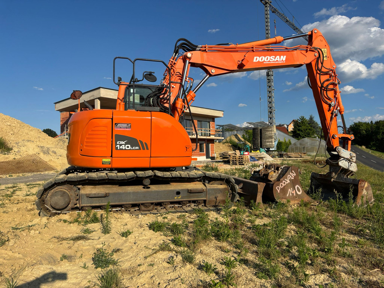 DOOSAN DX 140 LCR-3 - Pelle sur chenille: photos 2 DOOSAN DX 140 LCR-3 - Pelle sur chenille: photos 2