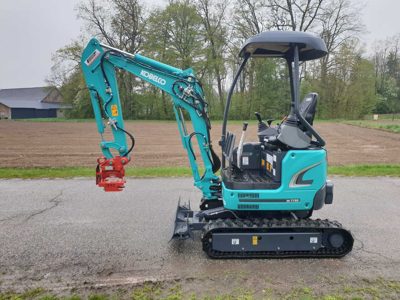 KOBELCO SK 17 SR-3E - Mini pelle: photos 1 KOBELCO SK 17 SR-3E - Mini pelle: photos 1