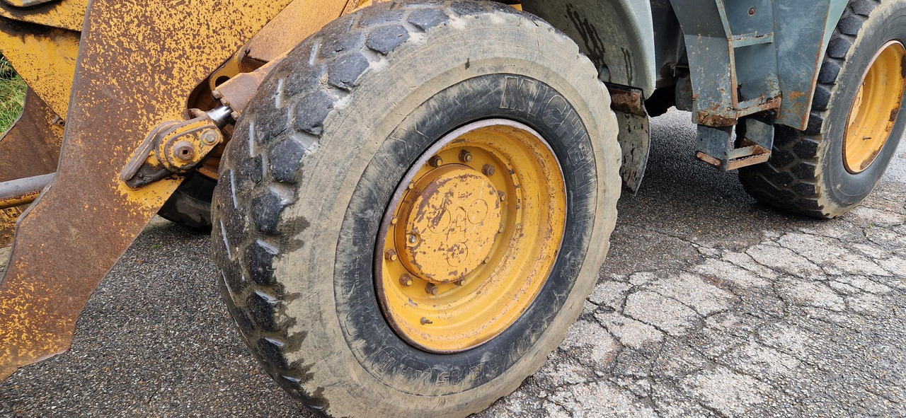 MICHELIN 17.5 R25 - Pneu pour Chargeuse sur pneus: photos 4 MICHELIN 17.5 R25 - Pneu pour Chargeuse sur pneus: photos 4