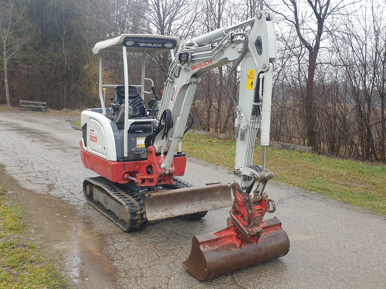 TAKEUCHI TB 225 - Mini pelle: photos 4 TAKEUCHI TB 225 - Mini pelle: photos 4