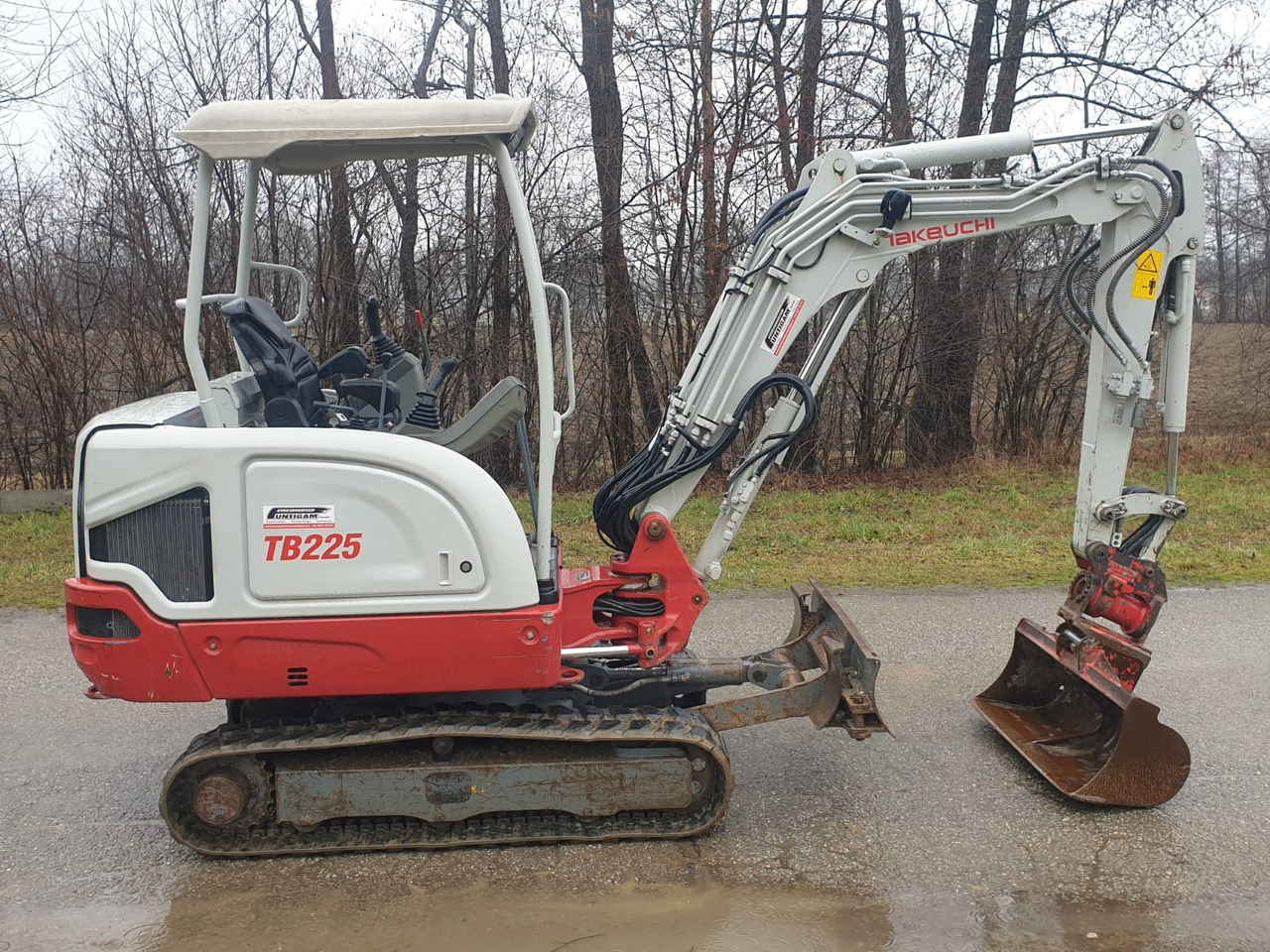 TAKEUCHI TB 225 - Mini pelle: photos 2 TAKEUCHI TB 225 - Mini pelle: photos 2