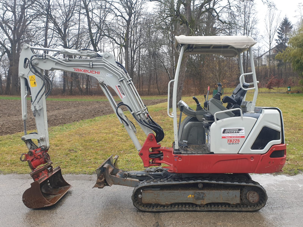 TAKEUCHI TB 225 - Mini pelle: photos 1 TAKEUCHI TB 225 - Mini pelle: photos 1