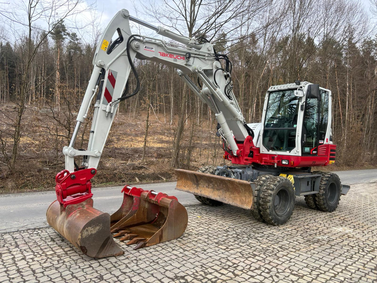 TAKEUCHI TB 295 W - Pelle sur pneus: photos 3 TAKEUCHI TB 295 W - Pelle sur pneus: photos 3