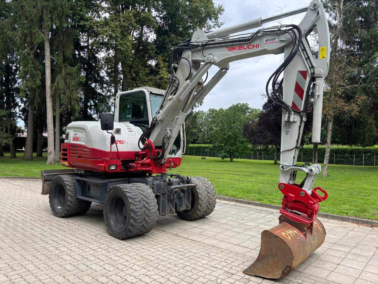 TAKEUCHI TB 295 W - Pelle sur pneus: photos 4 TAKEUCHI TB 295 W - Pelle sur pneus: photos 4