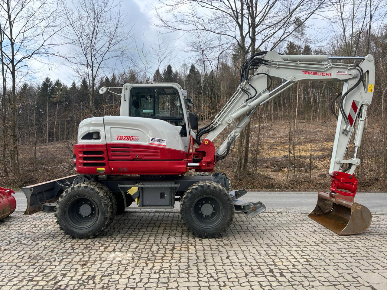 TAKEUCHI TB 295 W - Pelle sur pneus: photos 2 TAKEUCHI TB 295 W - Pelle sur pneus: photos 2