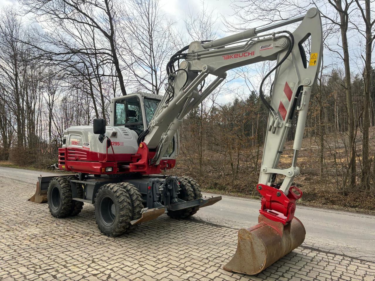 TAKEUCHI TB 295 W - Pelle sur pneus: photos 4 TAKEUCHI TB 295 W - Pelle sur pneus: photos 4