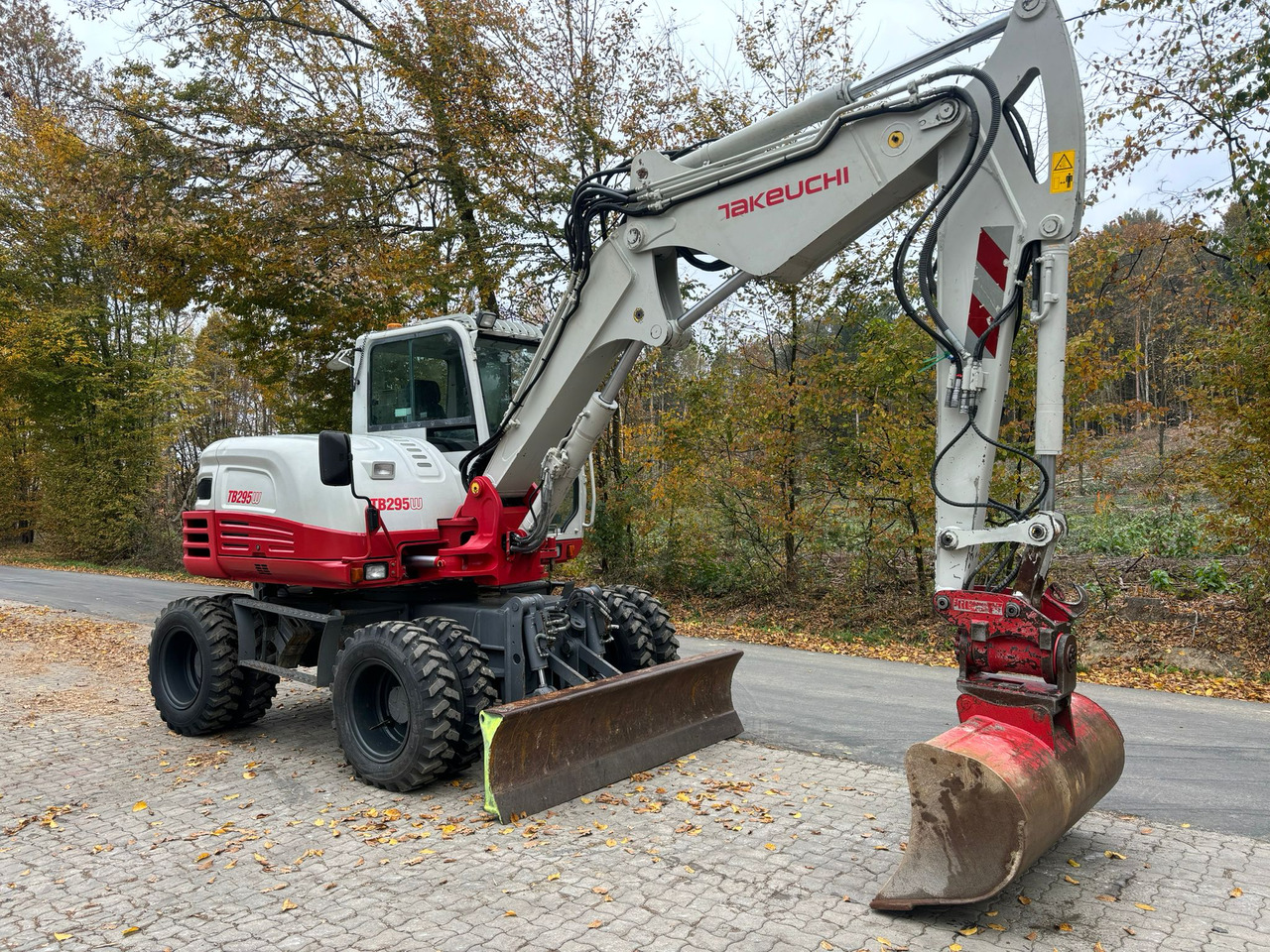 TAKEUCHI TB 295 W - Pelle sur pneus: photos 4 TAKEUCHI TB 295 W - Pelle sur pneus: photos 4