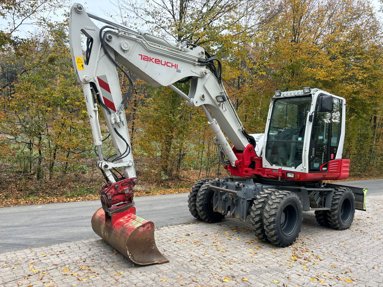 TAKEUCHI TB 295 W - Pelle sur pneus: photos 3 TAKEUCHI TB 295 W - Pelle sur pneus: photos 3