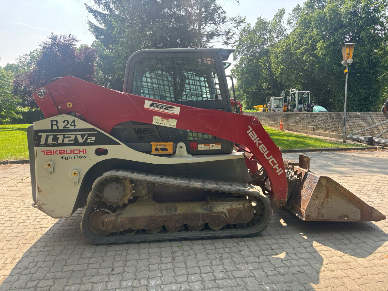 TAKEUCHI TL 12 V-2 - Chargeuse compacte sur chenilles: photos 2 TAKEUCHI TL 12 V-2 - Chargeuse compacte sur chenilles: photos 2
