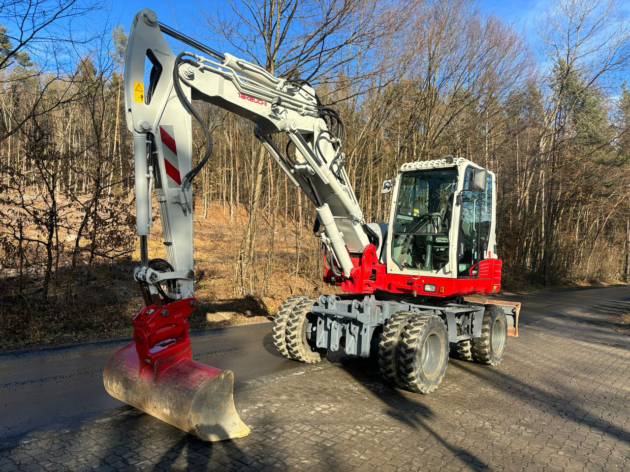 Takeuchi TB 295 W - Pelle sur pneus: photos 3 Takeuchi TB 295 W - Pelle sur pneus: photos 3