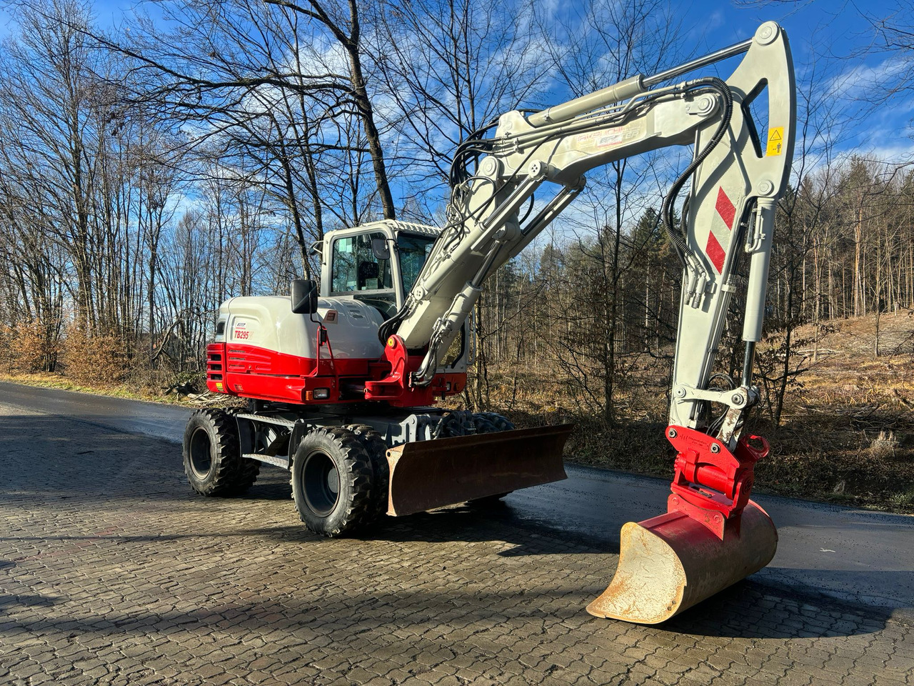 Takeuchi TB 295 W - Pelle sur pneus: photos 4 Takeuchi TB 295 W - Pelle sur pneus: photos 4