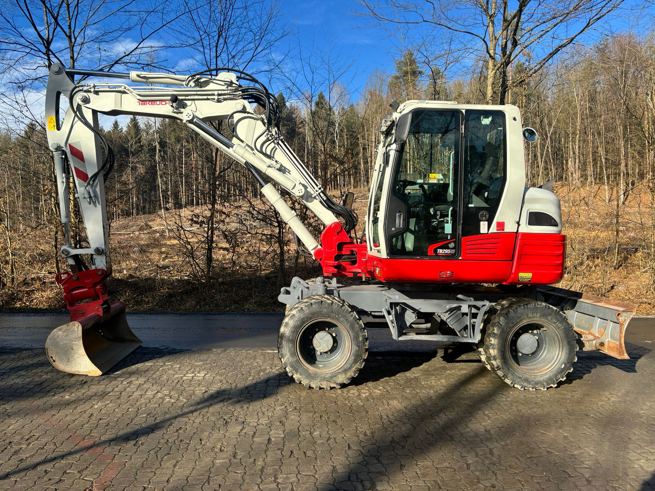 Takeuchi TB 295 W - Pelle sur pneus: photos 1 Takeuchi TB 295 W - Pelle sur pneus: photos 1