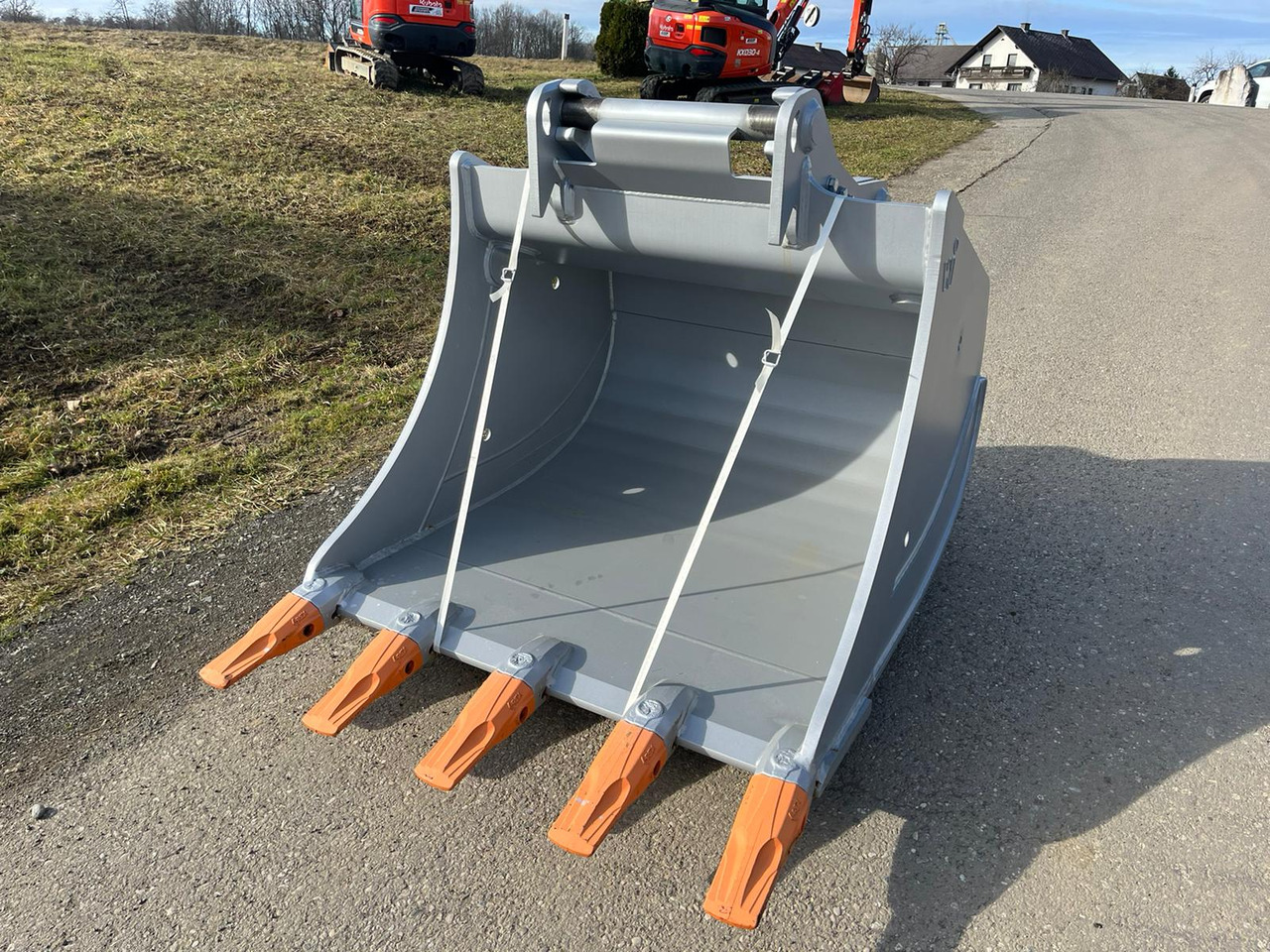Winkelbauer 130 cm backhoe bucket with OQ 70/55 - Godet pour pelle pour Pelle sur chenille: photos 1 Winkelbauer 130 cm backhoe bucket with OQ 70/55 - Godet pour pelle pour Pelle sur chenille: photos 1