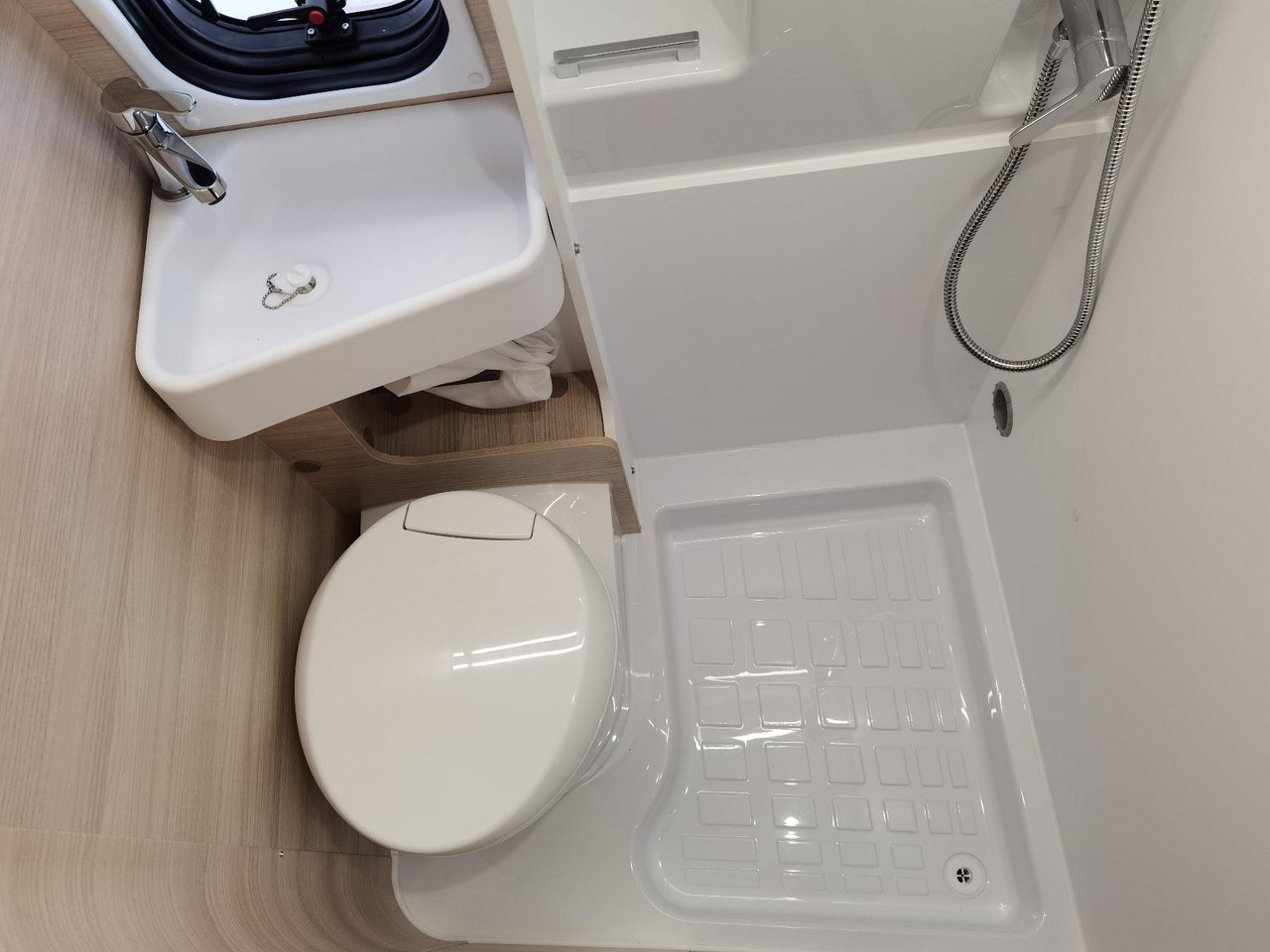 Fourgon aménagé neuf Chausson V697 FIRST LINE / - 2025 - /140PS / EINZELBETTEN Chausson V697 FIRST LINE / - 2025 - /140PS / EINZELBETTEN: photos 17