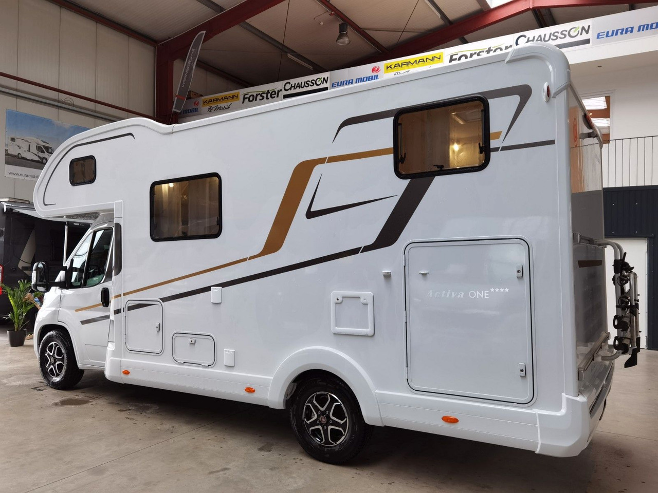 Eura Mobil ACTIVA ONE 690 HB / 180PS-40H MAXI/ PANORAMADACH - Camping-car capucine: photos 5 Eura Mobil ACTIVA ONE 690 HB / 180PS-40H MAXI/ PANORAMADACH - Camping-car capucine: photos 5