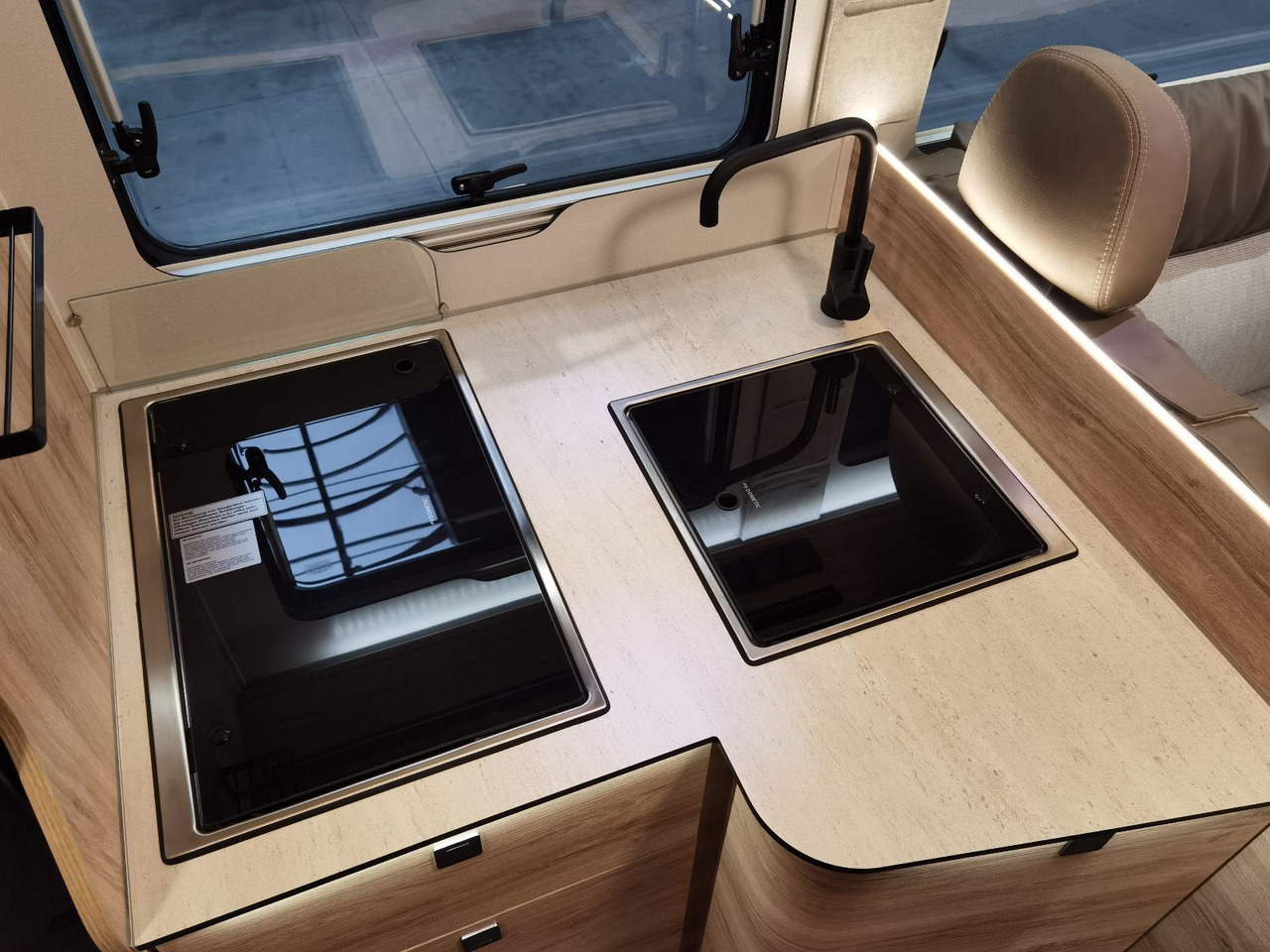 Crédit-bail  Eura Mobil PROFILA T 695 EB / 140PS/ MONDIAL / EINZELBETTEN Eura Mobil PROFILA T 695 EB / 140PS/ MONDIAL / EINZELBETTEN: photos 16