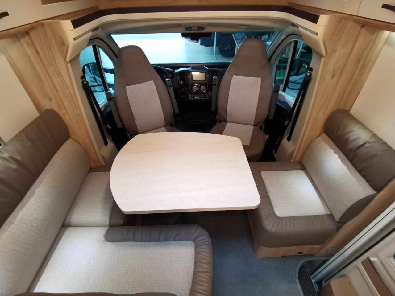 Crédit-bail  Eura Mobil PROFILA T 695 EB / 140PS/ MONDIAL / EINZELBETTEN Eura Mobil PROFILA T 695 EB / 140PS/ MONDIAL / EINZELBETTEN: photos 14