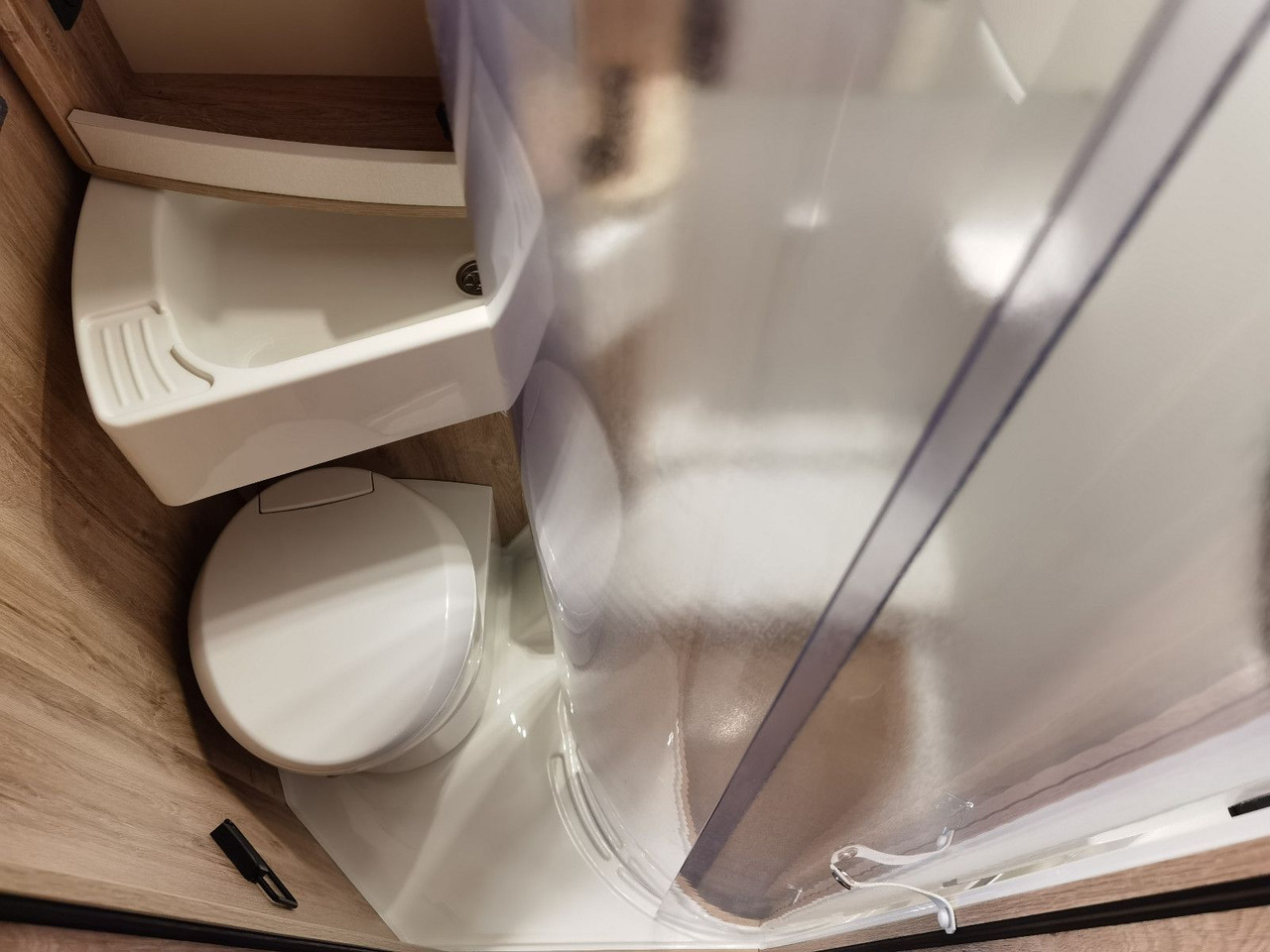 Crédit-bail  Eura Mobil PROFILA T 695 EB / 140PS/ MONDIAL / EINZELBETTEN Eura Mobil PROFILA T 695 EB / 140PS/ MONDIAL / EINZELBETTEN: photos 23