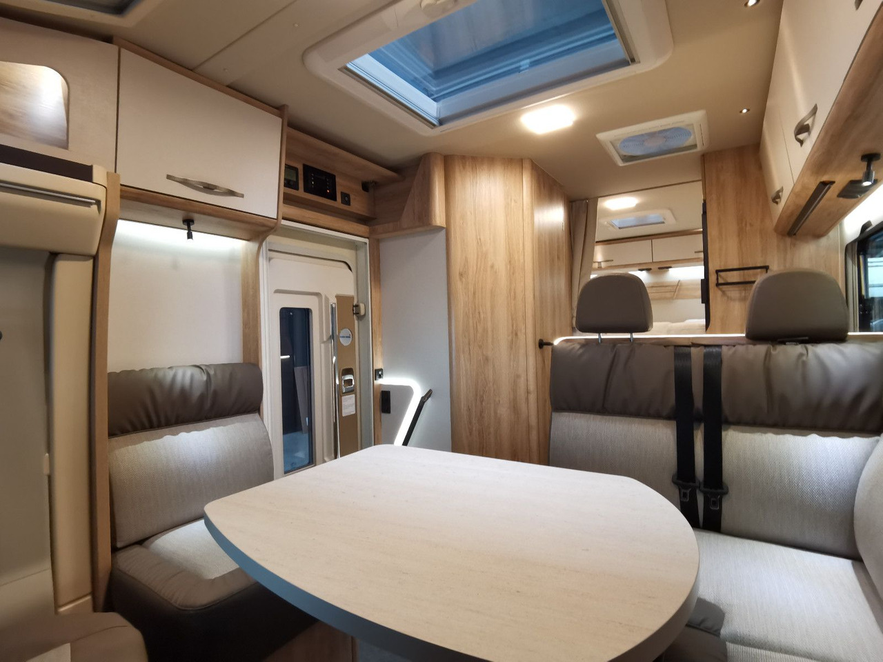 Crédit-bail  Eura Mobil PROFILA T 695 EB / 140PS/ MONDIAL / EINZELBETTEN Eura Mobil PROFILA T 695 EB / 140PS/ MONDIAL / EINZELBETTEN: photos 15