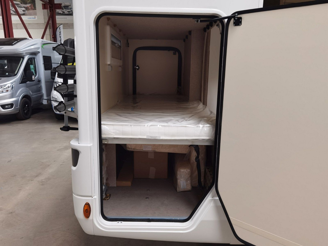 Camping-car capucine Forster A 699 VB / 140PS / ETAGENBETTEN: photos 11 Camping-car capucine Forster A 699 VB / 140PS / ETAGENBETTEN: photos 11