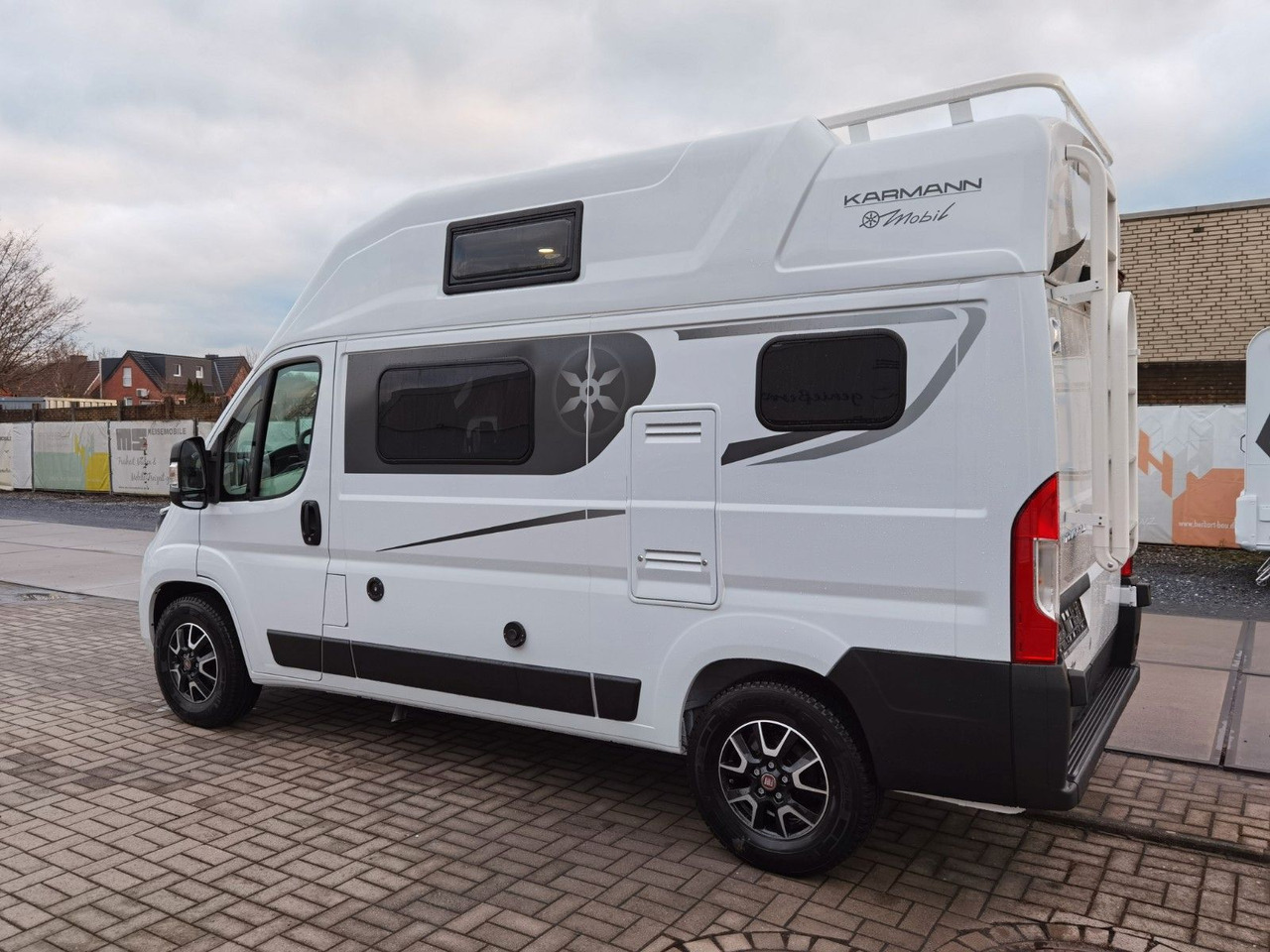 Karmann DEXTER 550 / 140PS / CONCEPT - PAKET & HUBBETT Karmann DEXTER 550 / 140PS / CONCEPT - PAKET & HUBBETT - Fourgon aménagé: photos 5 Karmann DEXTER 550 / 140PS / CONCEPT - PAKET & HUBBETT Karmann DEXTER 550 / 140PS / CONCEPT - PAKET & HUBBETT - Fourgon aménagé: photos 5