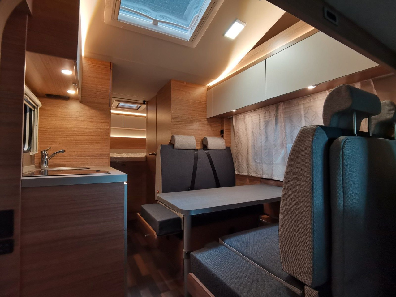 Camping-car capucine Weinsberg CARAHOME 650 DG / 140 PS / TOP - AUSSTATTUNG: photos 16 Camping-car capucine Weinsberg CARAHOME 650 DG / 140 PS / TOP - AUSSTATTUNG: photos 16