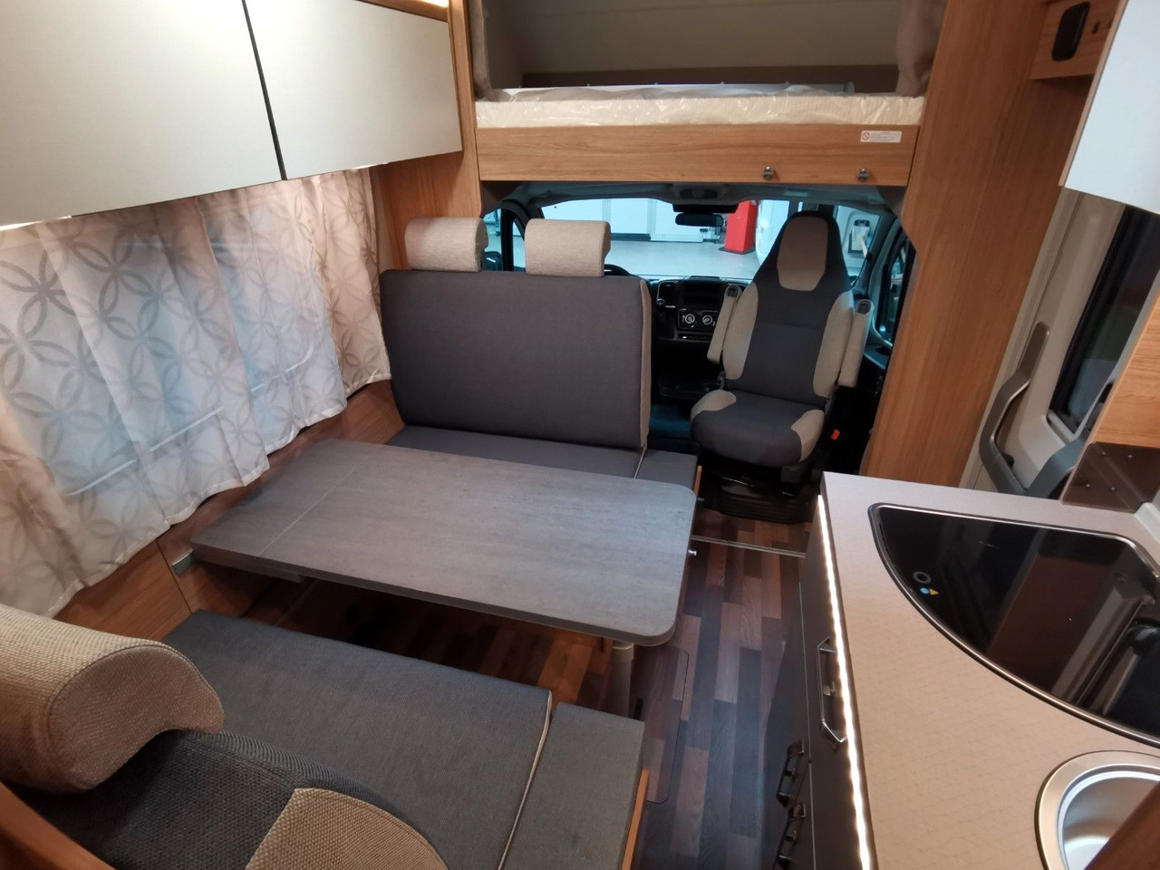 Camping-car capucine Weinsberg CARAHOME 650 DG / 140 PS / TOP - AUSSTATTUNG: photos 15 Camping-car capucine Weinsberg CARAHOME 650 DG / 140 PS / TOP - AUSSTATTUNG: photos 15